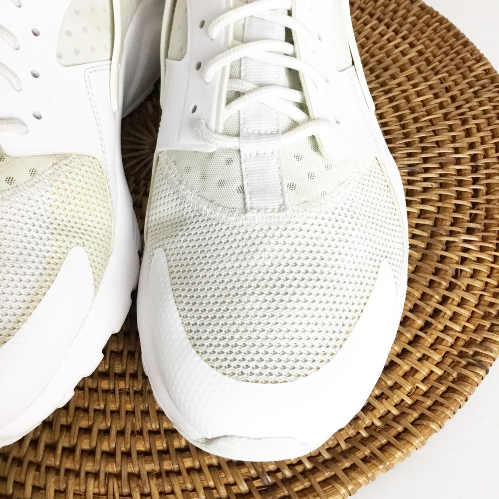 Nike Air Huarache Triple White Gum Bottom DR9883-100 Men's Shoes Size 11 Men’s - Picture 4 of 11